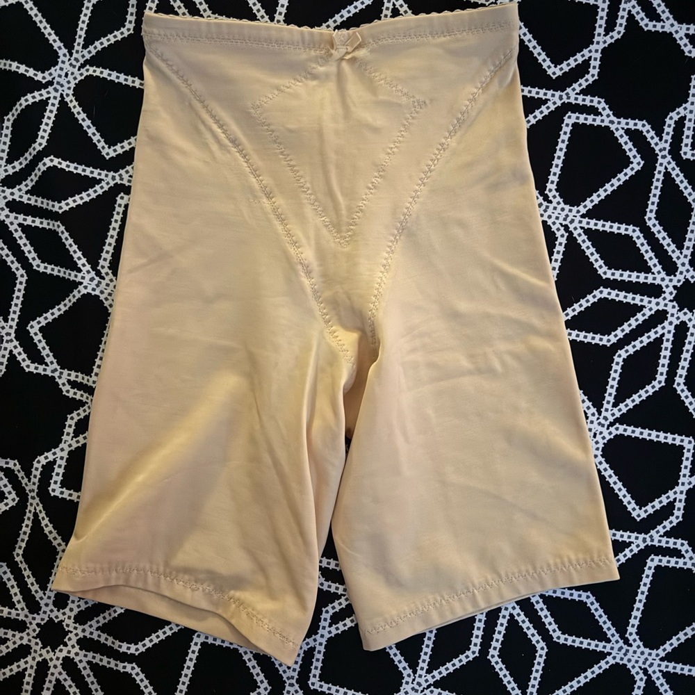 Sz S Women's Beige shapewear Bike Short